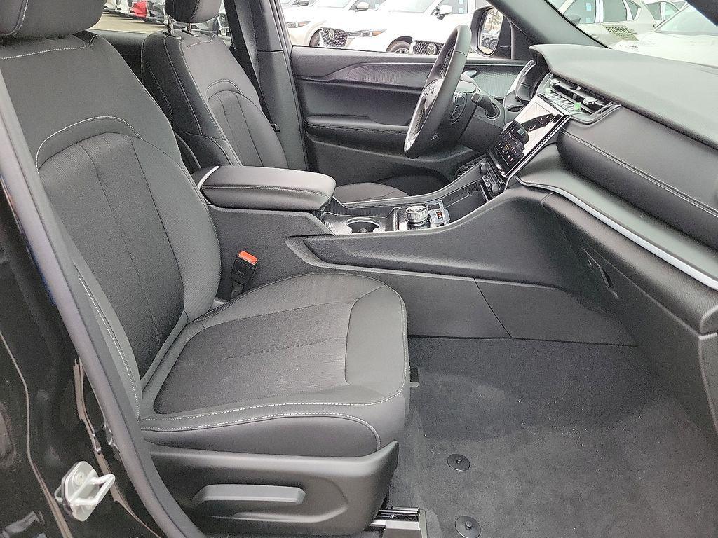 new 2025 Jeep Grand Cherokee L car, priced at $33,625