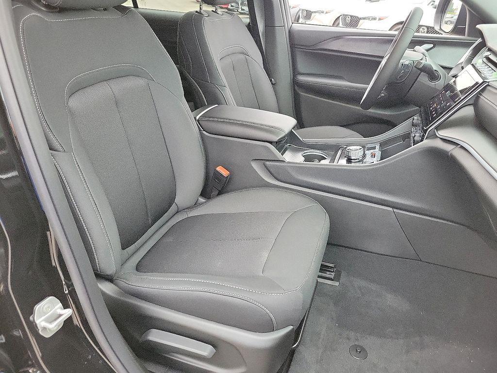 new 2025 Jeep Grand Cherokee L car, priced at $33,625