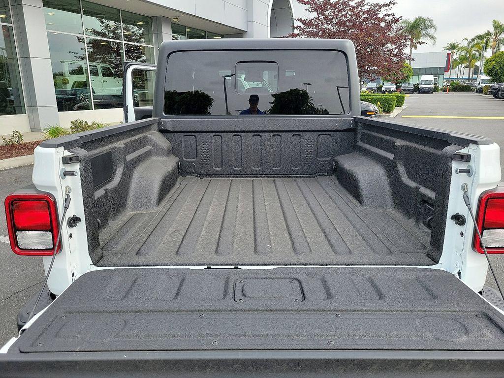 new 2025 Jeep Gladiator car, priced at $37,459