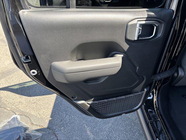 new 2025 Jeep Gladiator car, priced at $55,680