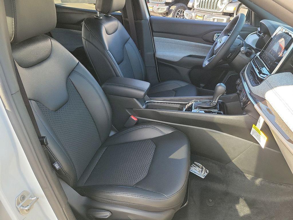 new 2025 Jeep Compass car, priced at $25,564