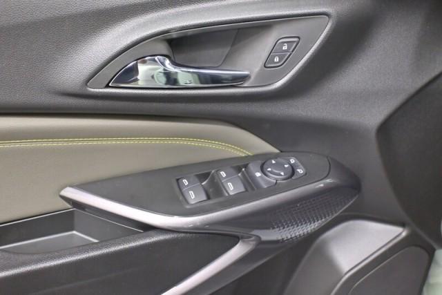 new 2025 Chevrolet Trax car