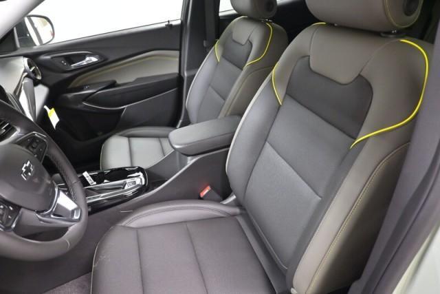 new 2025 Chevrolet Trax car