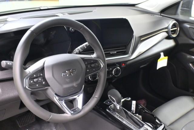new 2025 Chevrolet Trax car