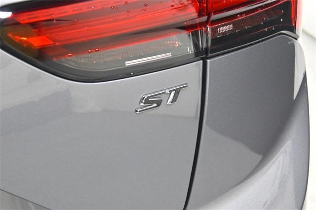 used 2022 Buick Envision car, priced at $28,000