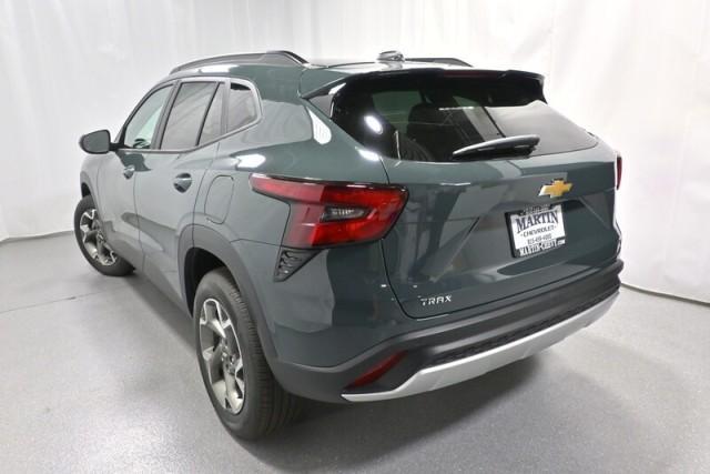 new 2025 Chevrolet Trax car