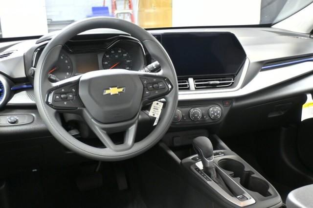 new 2025 Chevrolet Trax car