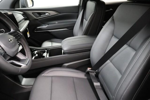new 2025 Chevrolet Traverse car