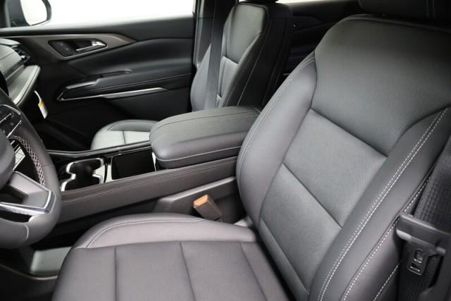 new 2025 Chevrolet Traverse car