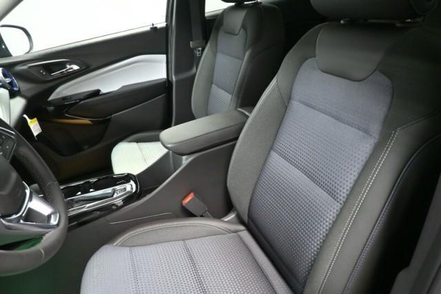 new 2025 Chevrolet Trax car
