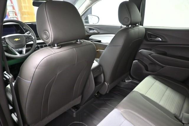 new 2025 Chevrolet Trax car