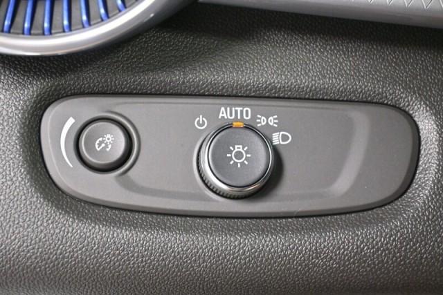 new 2025 Chevrolet Trax car