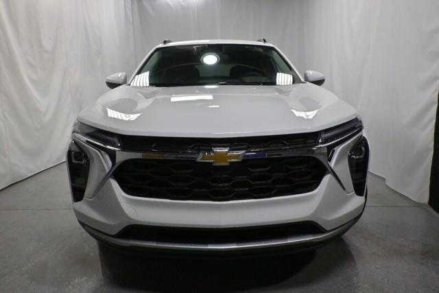 new 2025 Chevrolet Trax car