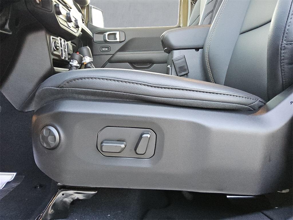 new 2026 Jeep Gladiator car, priced at $47,972