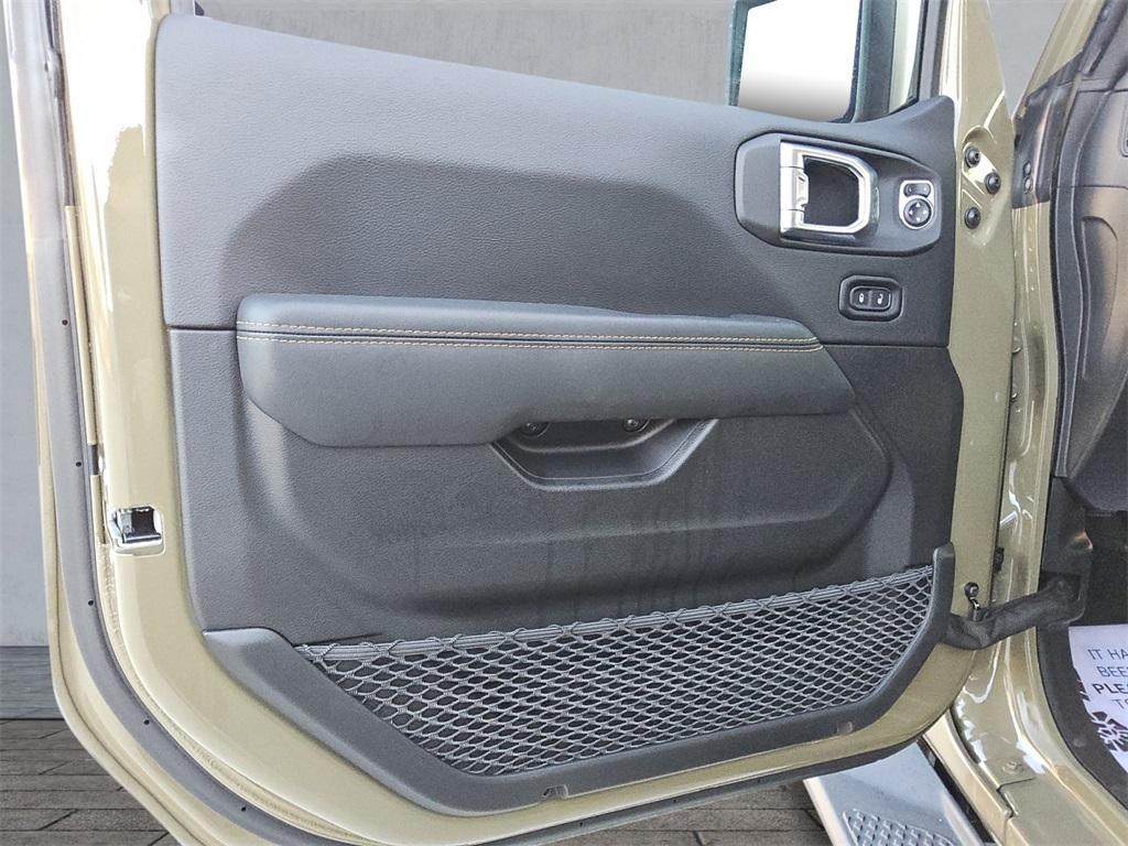 new 2026 Jeep Gladiator car, priced at $47,972