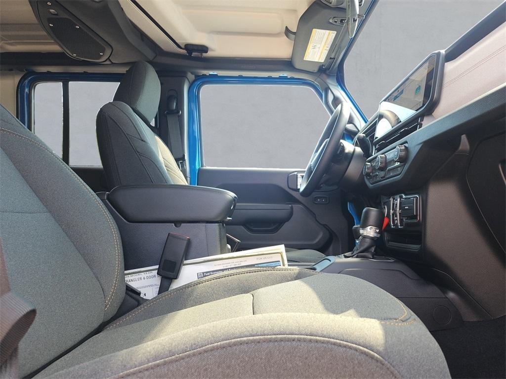 new 2025 Jeep Wrangler car, priced at $36,417