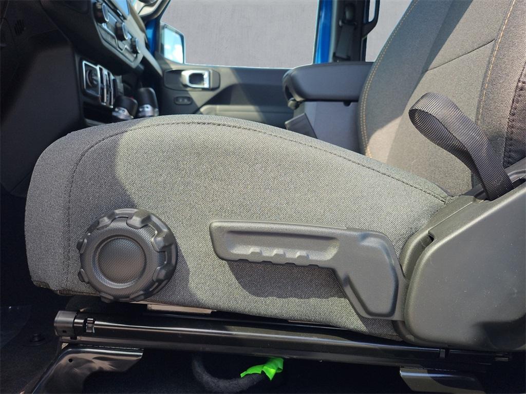 new 2025 Jeep Wrangler car, priced at $36,417