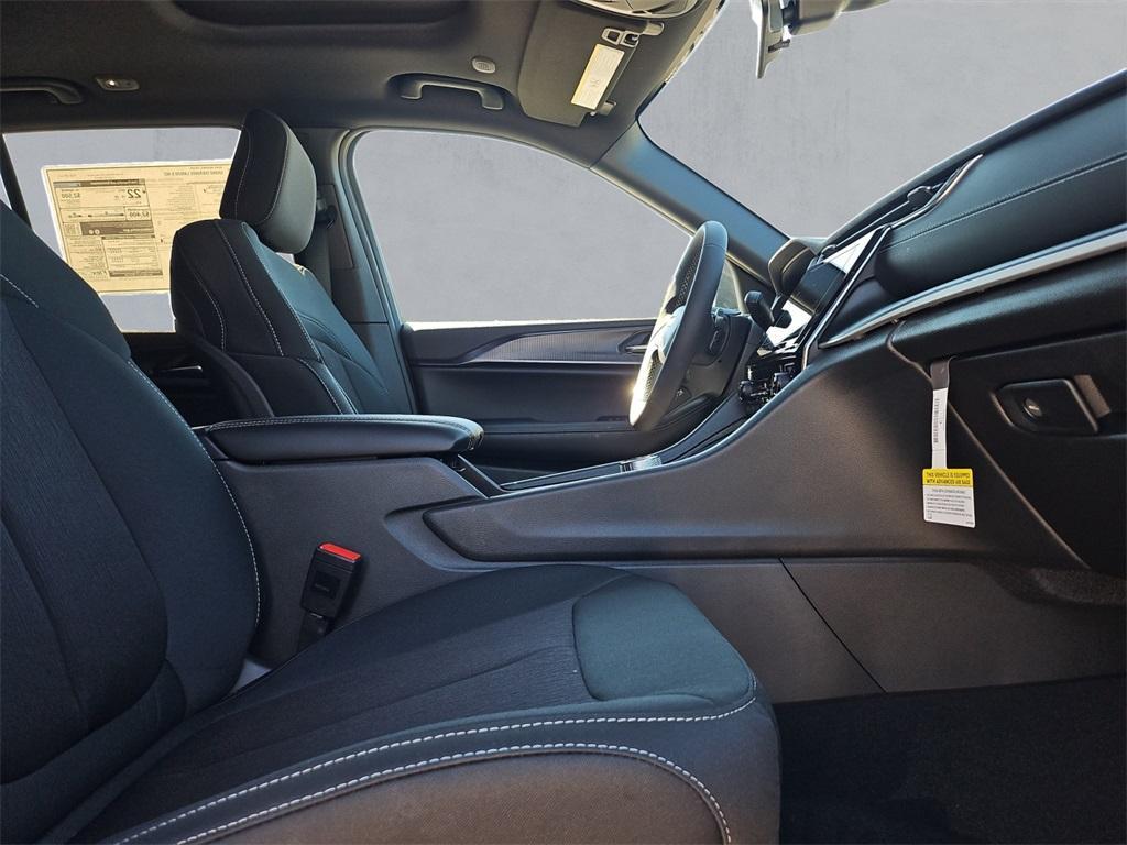 new 2025 Jeep Grand Cherokee car, priced at $34,764