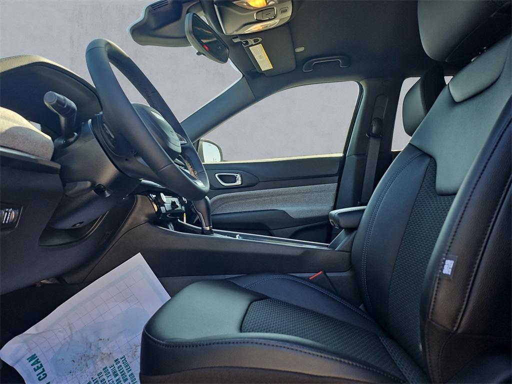 new 2025 Jeep Compass car, priced at $23,995