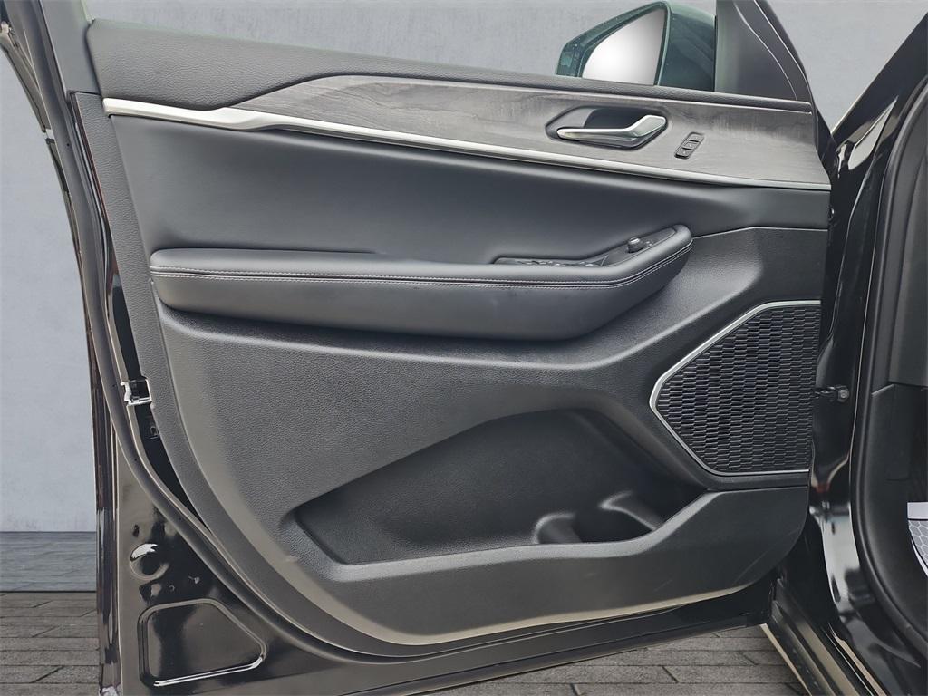 new 2025 Jeep Grand Cherokee car, priced at $44,379