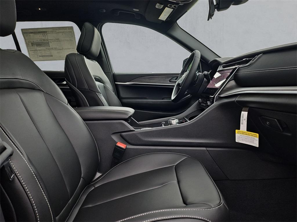 new 2025 Jeep Grand Cherokee car, priced at $44,379