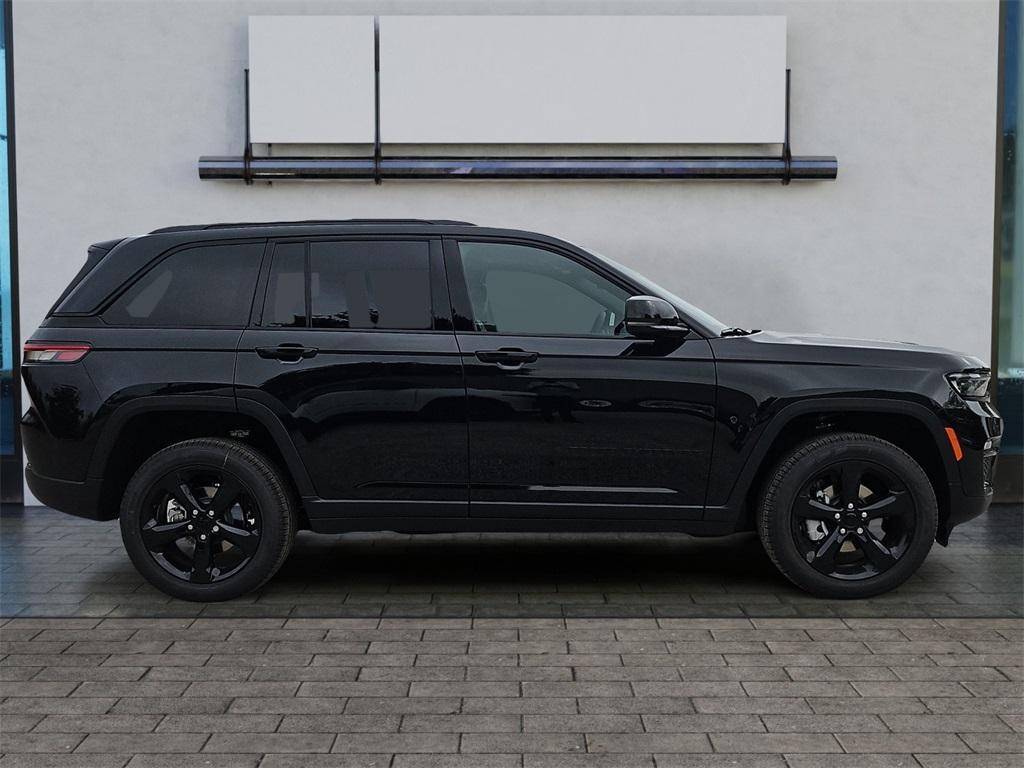 new 2025 Jeep Grand Cherokee car, priced at $44,379