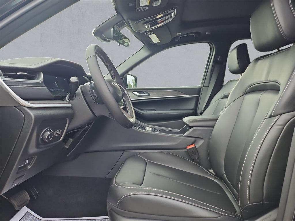 new 2025 Jeep Grand Cherokee car, priced at $44,379