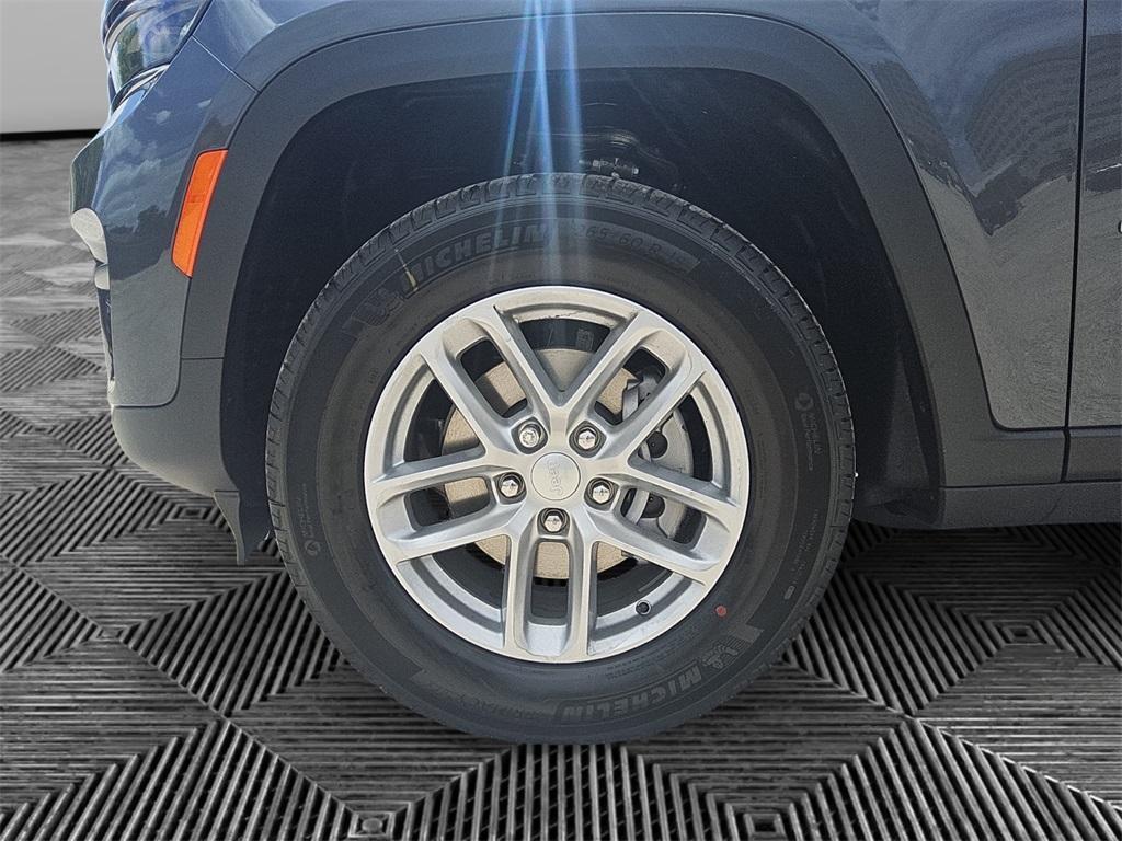 new 2025 Jeep Grand Cherokee car, priced at $33,756