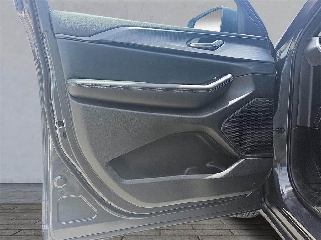 new 2025 Jeep Grand Cherokee car, priced at $33,756