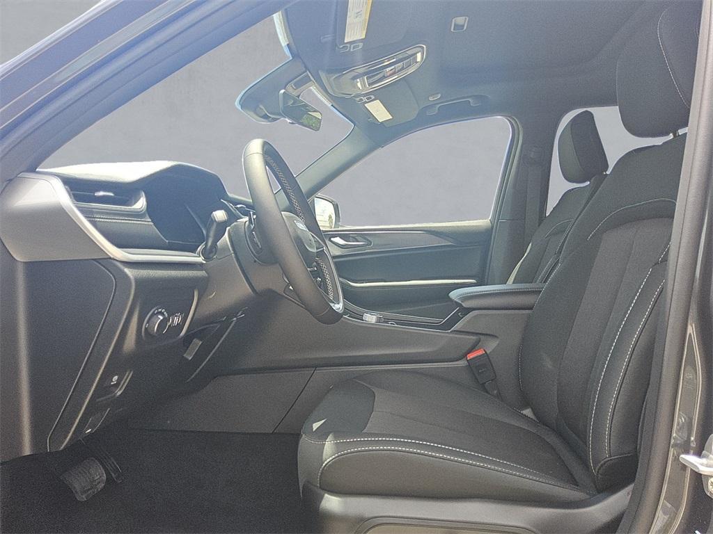 new 2025 Jeep Grand Cherokee car, priced at $33,756
