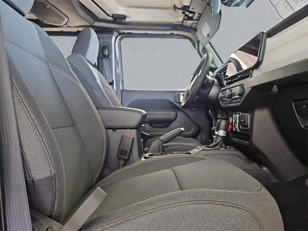 new 2025 Jeep Gladiator car, priced at $43,196