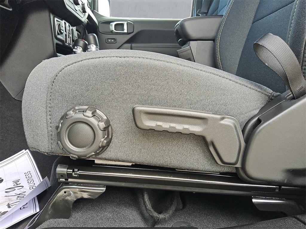 new 2025 Jeep Wrangler car, priced at $43,096