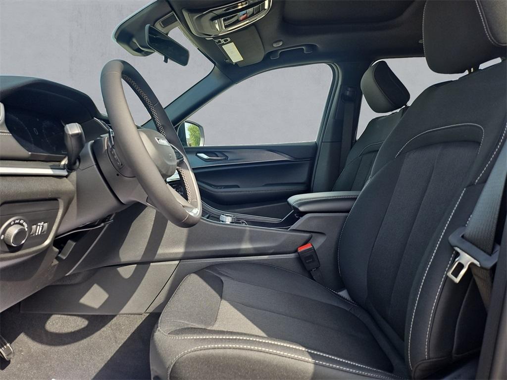 new 2025 Jeep Grand Cherokee car, priced at $34,790