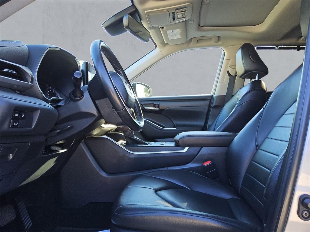 used 2023 Toyota Highlander car, priced at $34,495