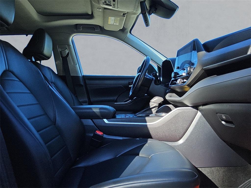used 2023 Toyota Highlander car, priced at $34,495