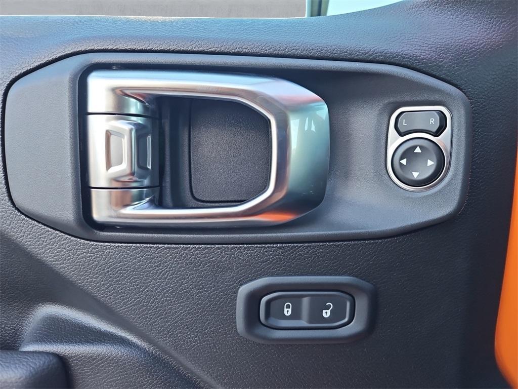 new 2025 Jeep Wrangler car, priced at $40,062