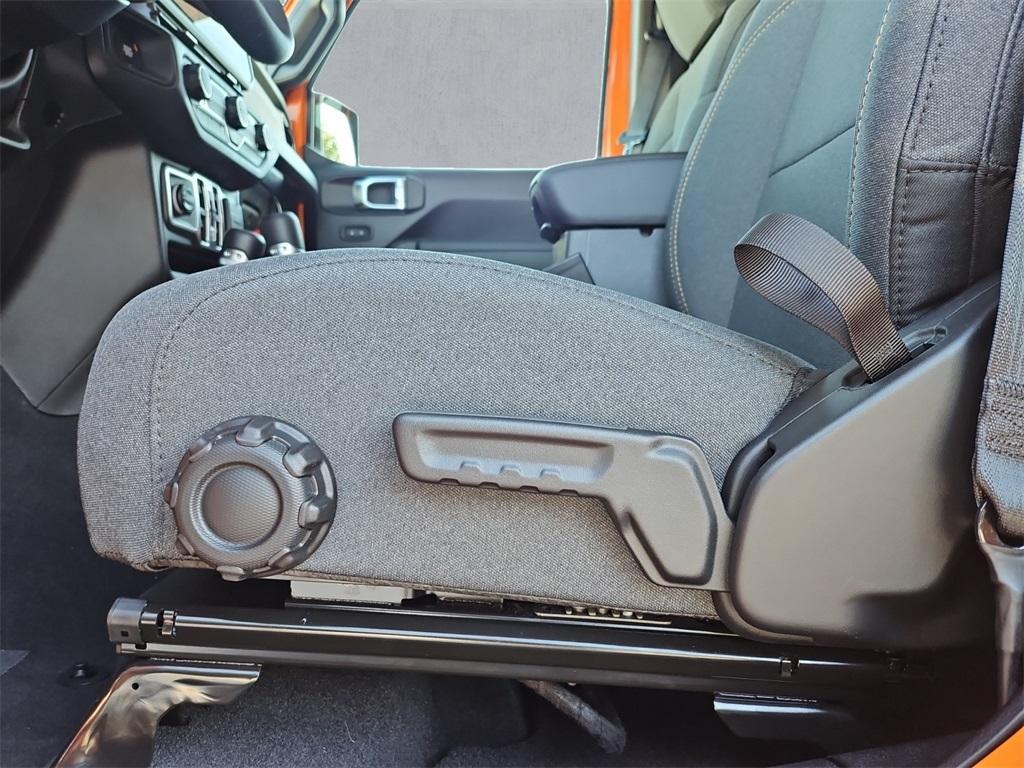 new 2025 Jeep Wrangler car, priced at $40,062