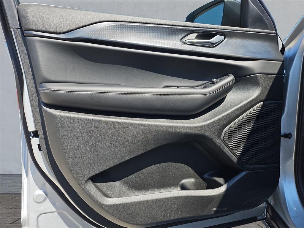 new 2025 Jeep Grand Cherokee car, priced at $30,406