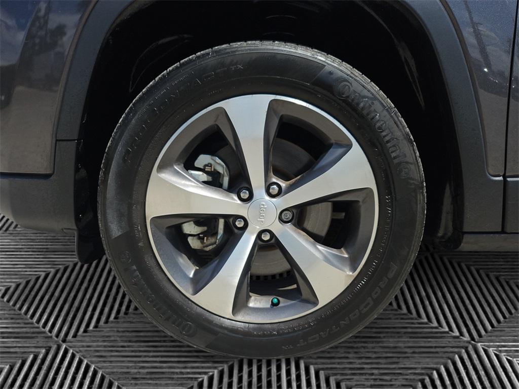 used 2022 Jeep Cherokee car, priced at $23,488