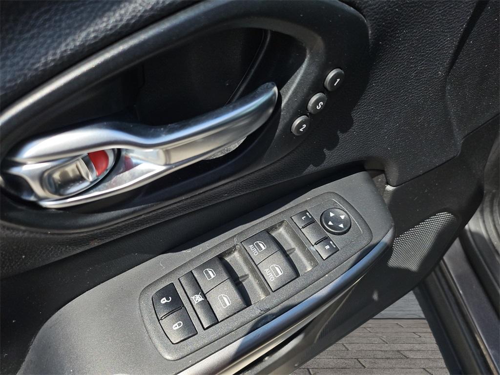 used 2022 Jeep Cherokee car, priced at $23,488