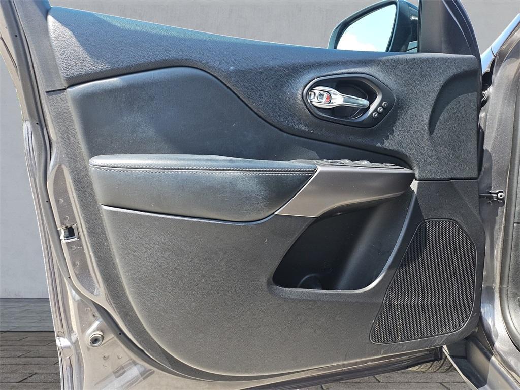 used 2022 Jeep Cherokee car, priced at $23,488