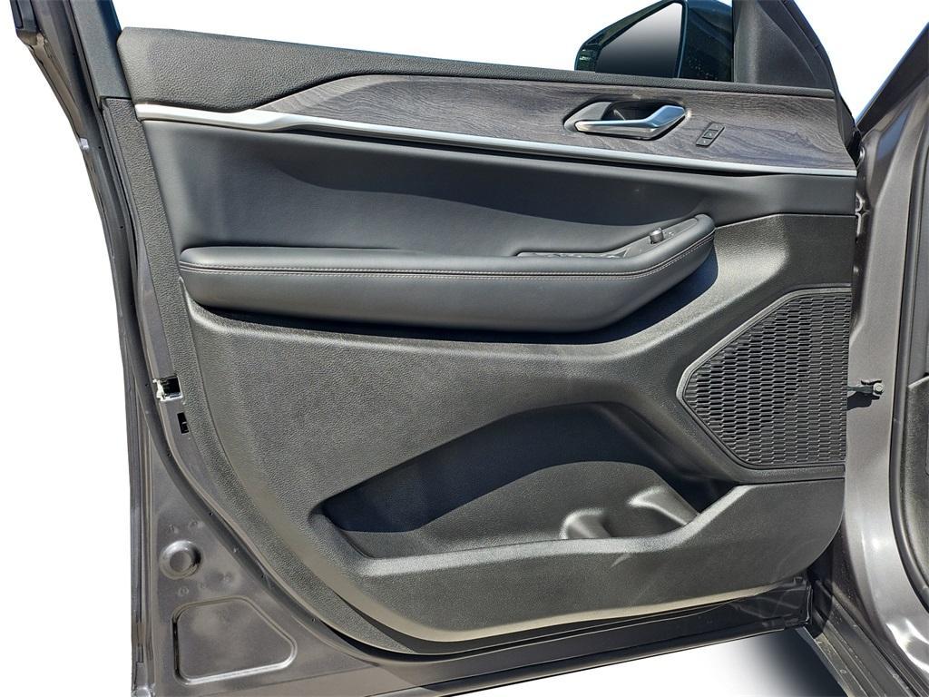 new 2025 Jeep Grand Cherokee car, priced at $36,314