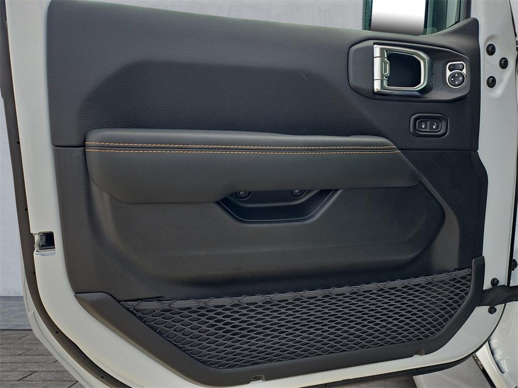 new 2025 Jeep Gladiator car, priced at $38,996