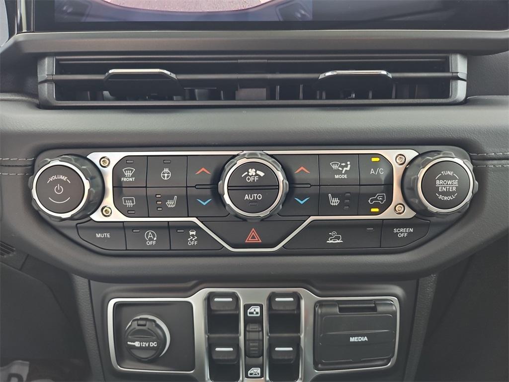 new 2025 Jeep Gladiator car, priced at $38,996