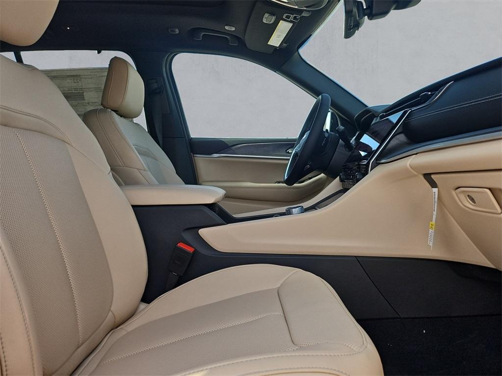 new 2025 Jeep Grand Cherokee car, priced at $43,245