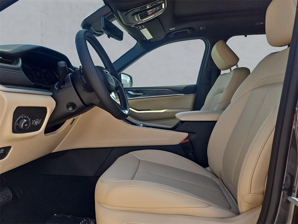 new 2025 Jeep Grand Cherokee car, priced at $43,245