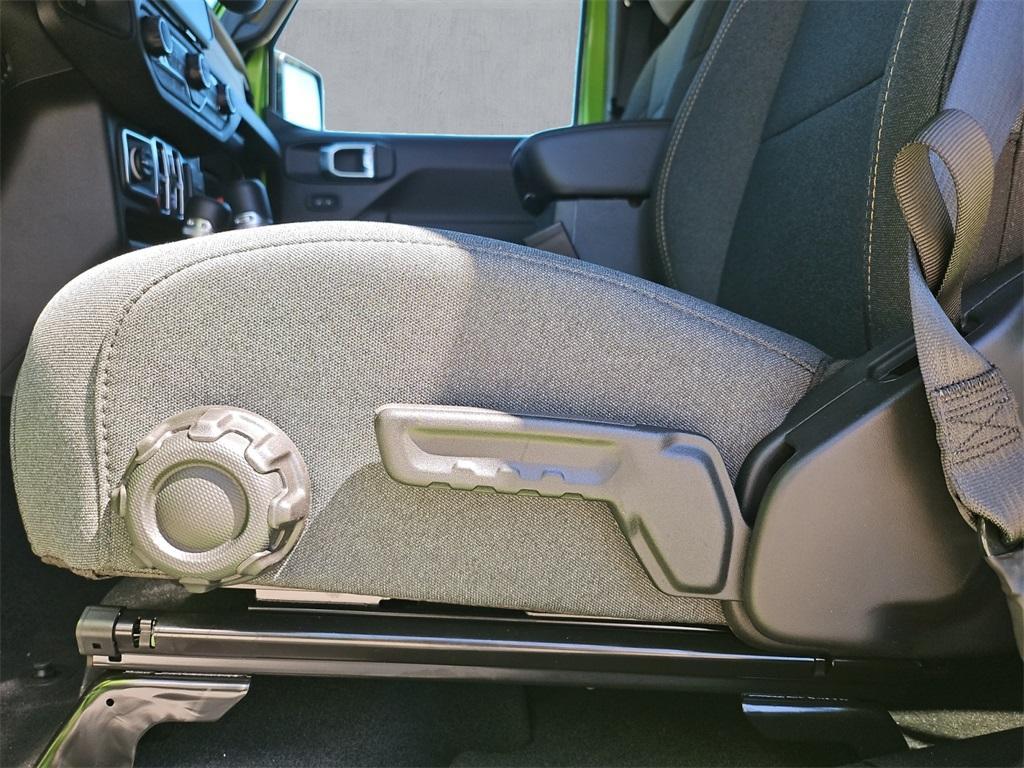 new 2025 Jeep Wrangler car, priced at $47,412