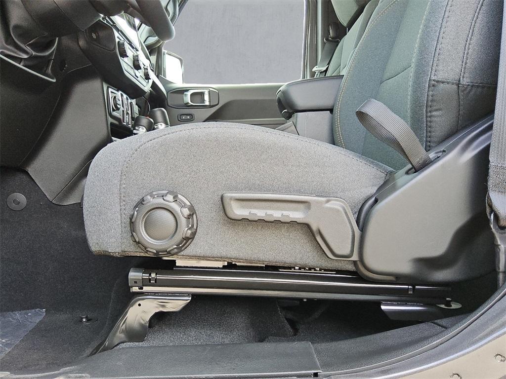 new 2025 Jeep Wrangler car, priced at $39,958