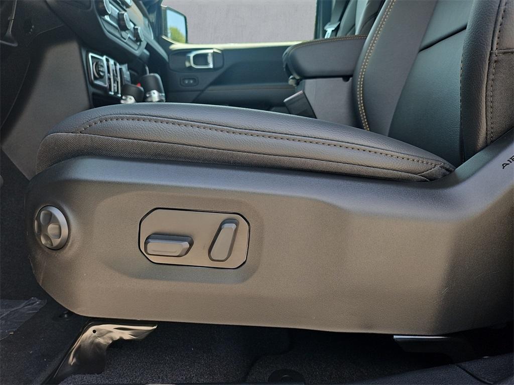 new 2025 Jeep Gladiator car, priced at $41,245
