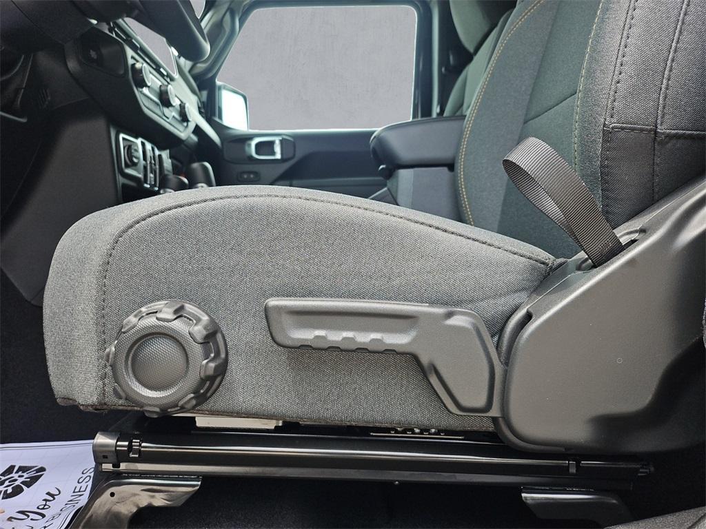 new 2025 Jeep Wrangler car, priced at $44,080